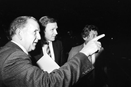 VNO-congres Ruimte voor Elan in Utrecht nr. 14, 15 v.l.n.r. Van Veen , minis, Bestanddeelnr 932-1437