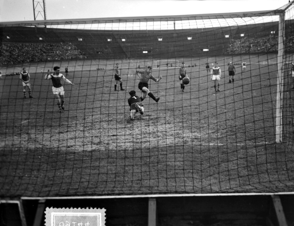 Voetbal .Nederlands Bondselftal tegen FK Austria Wien 4-0, Bestanddeelnr 906-9144