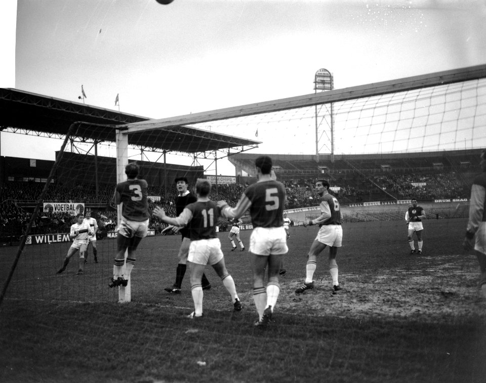 Voetbalwedstrijd DWS tegen Go Ahead te Amsterdam 1-2 spelmoment, Bestanddeelnr 918-5534