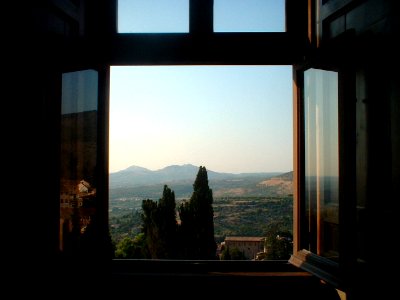 Vue depuis une fenêtre de la Villa d'Este, Tivoli, Italie