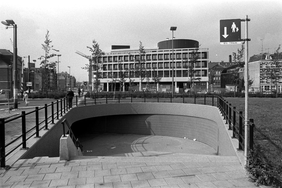 Voetgangersonderdoorgangen bij Waterlooplein en Mr Visserplein , Amsterdam, Bestanddeelnr 924-9605
