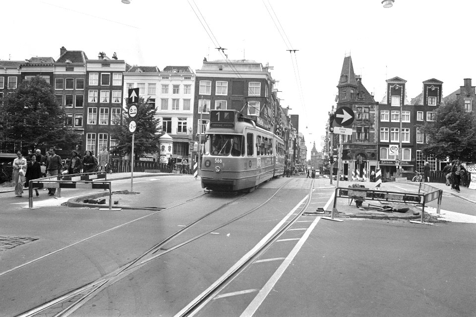 Vluchtheuvels op bruggen Leidsestraat verlengd, Bestanddeelnr 924-8012