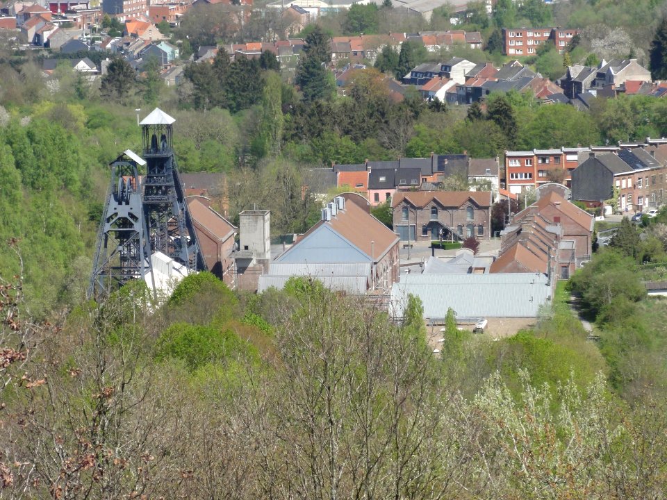 Vue depuis le terril du site du Bois du Cazier (01)