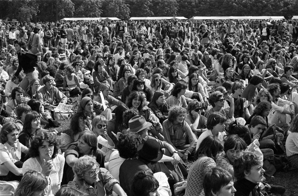Vrouwenfestival Vondelpark grote groep vrouwen, Bestanddeelnr 929-3332