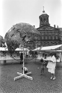 Vrouwen voor Vrede herdenken atoomaanvallen op Nagasaki en Hiroshima op de Dam, Bestanddeelnr 932-2678