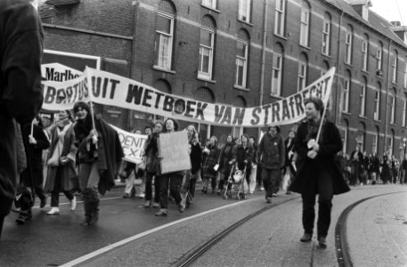 Vrouwendemonstratie Amsterdam i.v.m. Internationale vrouwendag, fotograaf, Rob Croes, Bestanddeelnr 931-3626