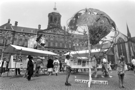 Vrouwen voor Vrede herdenken atoomaanvallen op Nagasaki en Hiroshima op de Dam, Bestanddeelnr 932-2677