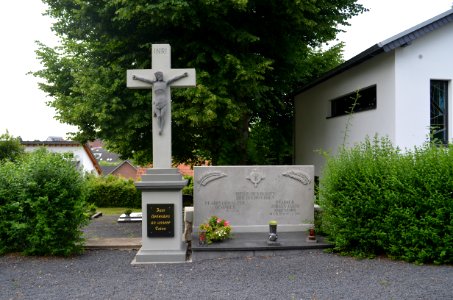 Würges, Friedhof, Pfarrergräber