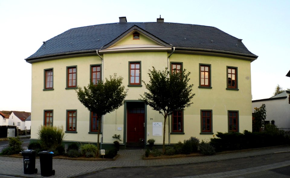 Würges, Schulstraße 79