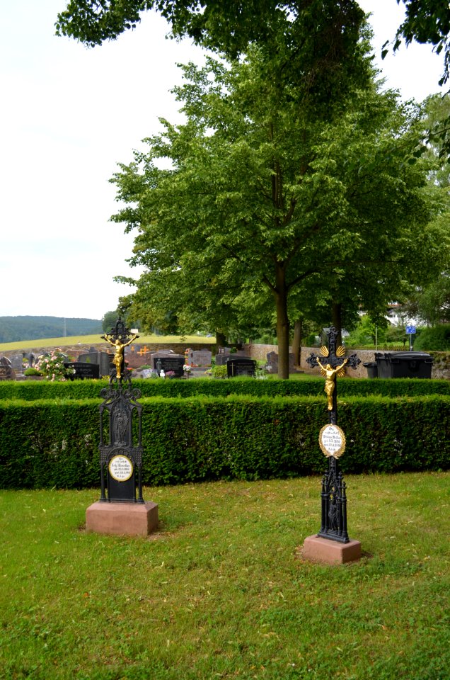 Würges, Friedhof, Gräber
