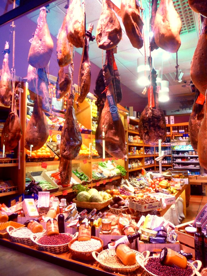 Vitoria - tienda de alimentación en la calle Bastiturri 1