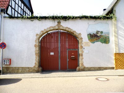 Würges, Schulstraße 8, Posthoftor
