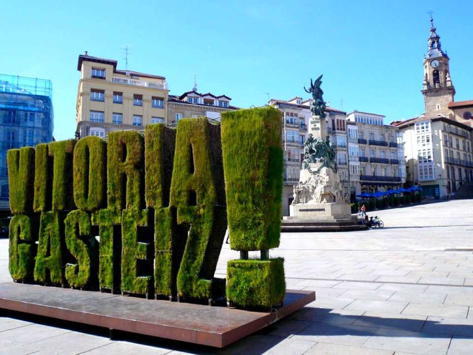 Vitoria - Plaza de la Virgen Blanca en 2019 (1)