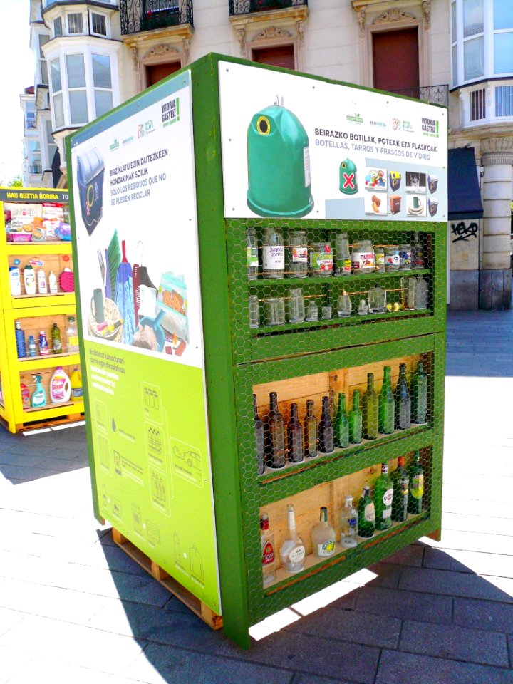 Vitoria - Plaza del General Loma, campaña pro-reciclaje 2