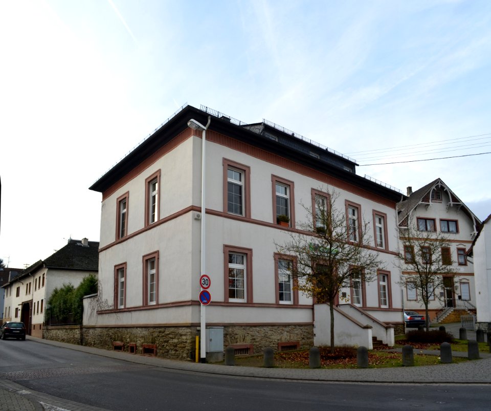 Wörsdorf, Rathaus, Ecke