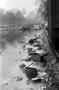 Vuilnis op het ijs van de Hobbemakade Amsterdam, Bestanddeelnr 923-1203