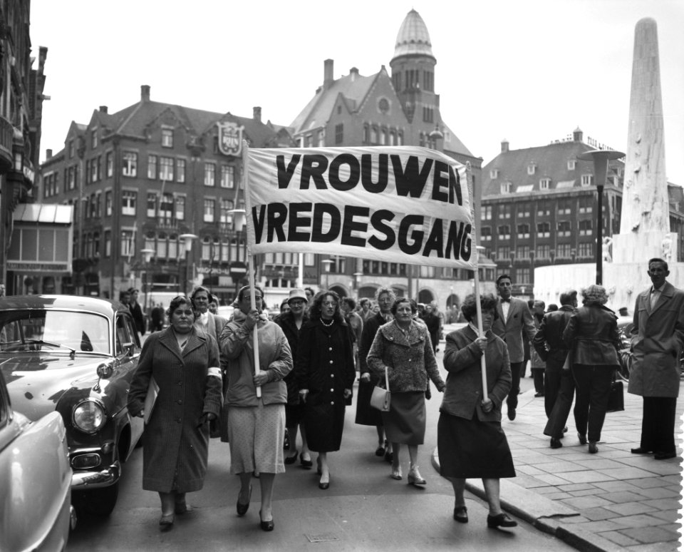 Vrouwenvredesgang in Amsterdam, Bestanddeelnr 909-5695