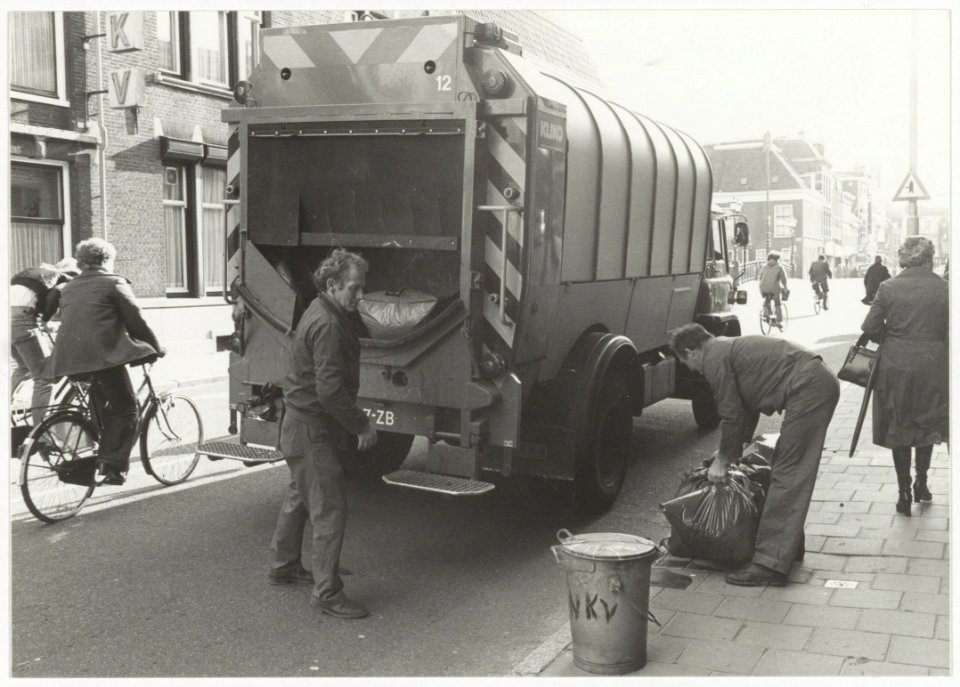 Vuilnismannen aan het werk, NL-HlmNHA 54005067