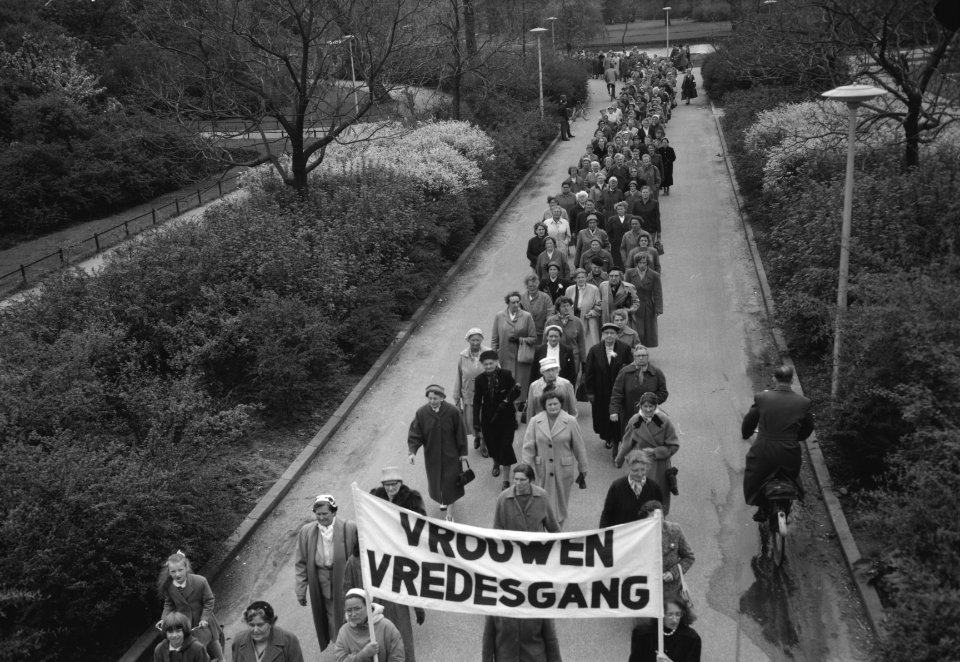 Vrouwenvredesgang in Amsterdam, Bestanddeelnr 909-5693