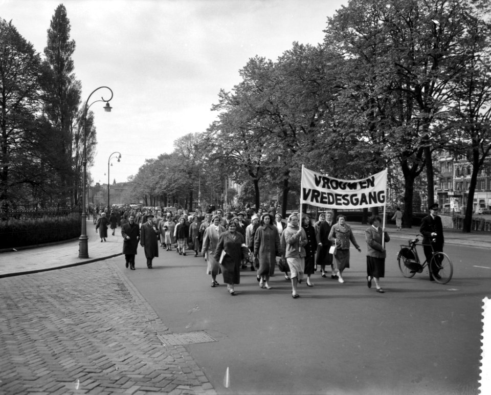 Vrouwenvredesgang in Amsterdam, Bestanddeelnr 909-5697