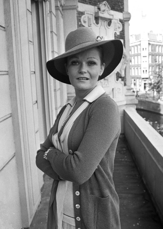 Valerie Perrine 1975