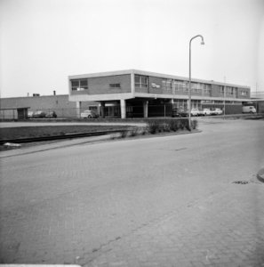 VR-Wesson te Zwolle sluit. Vooraanzicht fabrieksgebouw aan de Rietenweg, Bestanddeelnr 921-1296