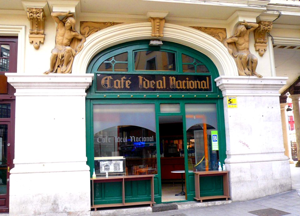 Valladolid - Edificio en la Plaza Mayor, nº 3 (Café Ideal Nacional)