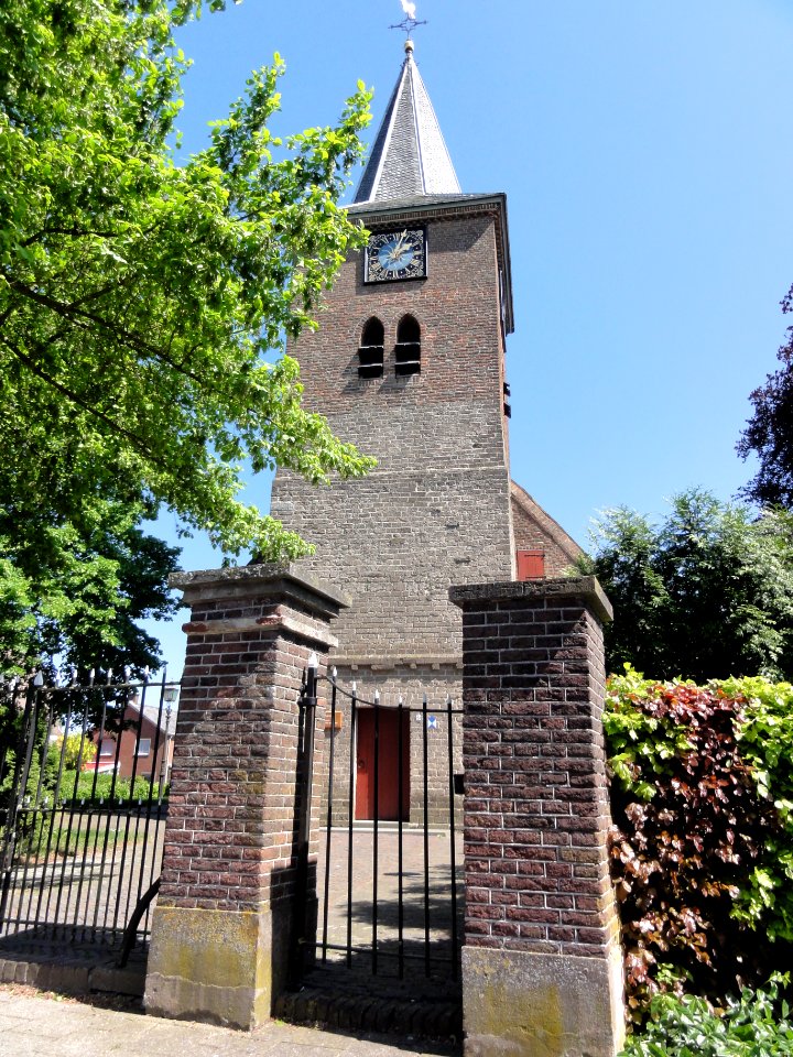 Valburg Rijksmonument 36723 toren NH kerk van voren
