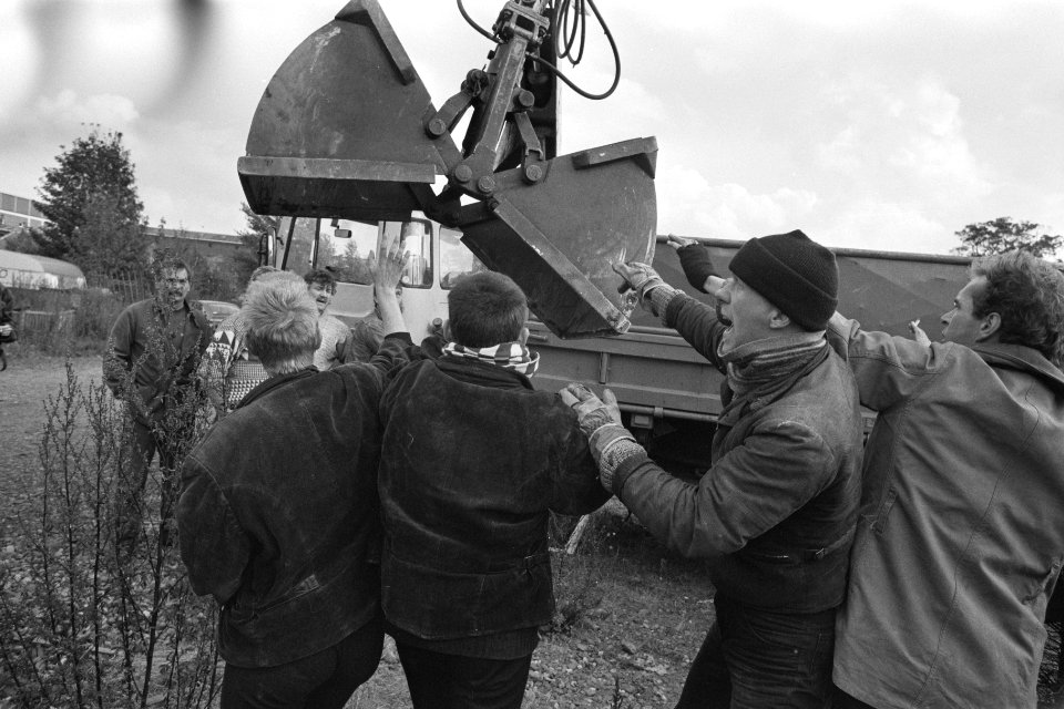 Vuil en krotten door gemeente verwijderd van terrein Plantage Doklaan te Amsterd, Bestanddeelnr 934-1025