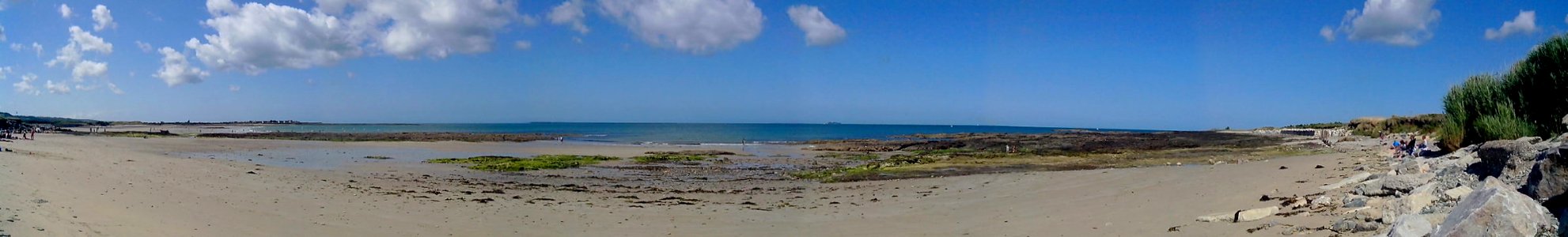 Vue panoramique depuis la plage de Querqueville