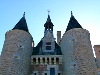 Vue sur l'entrée du Château du Moulin