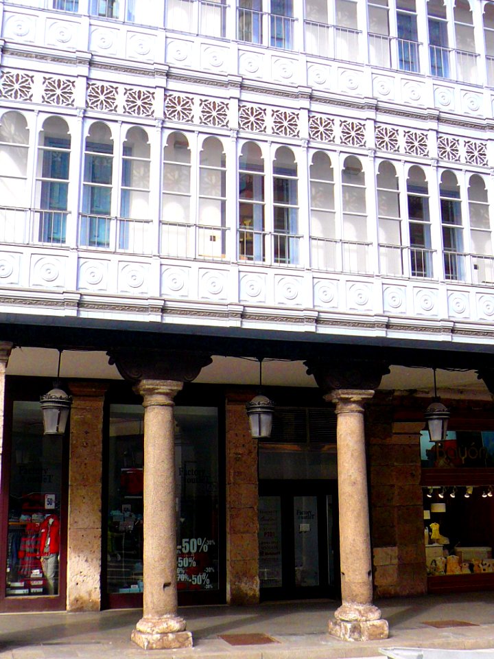 Valladolid - Edificio en la Calle Val nº 2 (01) 23