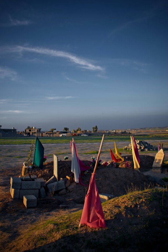 Views of the cemeter around the Kakaii shrines and cemetery at Wardik, near Hamdaniyah, now administered in Erbil Governorate 09