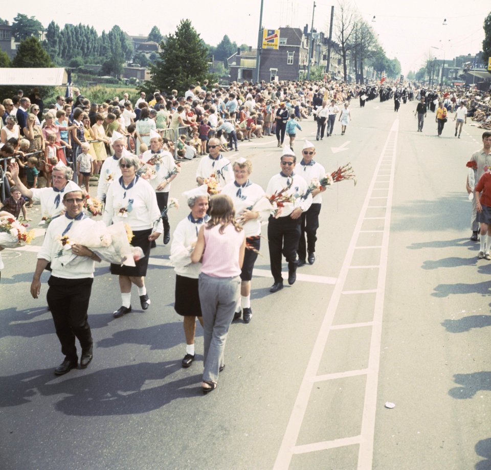Vierdaagse Nijmegen, finale, Bestanddeelnr 254-8520