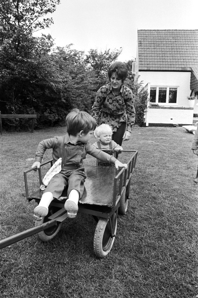V.l.n.r. prins Maurits, prins Bernhard jr. en prinses Margriet, Bestanddeelnr 924-6330