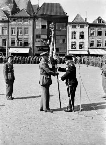 Vaandeloverdracht, Bestanddeelnr 902-1334