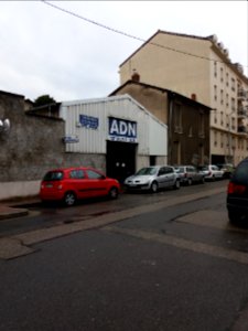 Vénissieux - Rue Professeur Roux, garage ADN