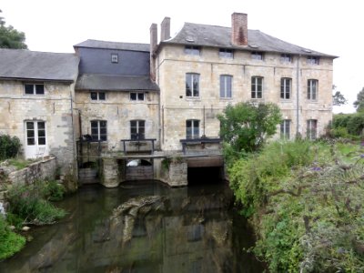 Vadencourt (Aisne) abbaye de Bohéries 13 moulin d'eau sur la Sambre