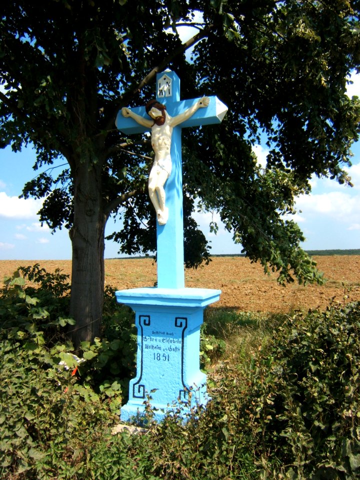 Véménd, kőkereszt 3