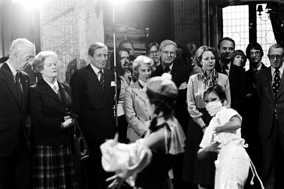V.l.n.r. prins Claus, minister Gardeniers (CRM) en staassecretaris Smit-Kroes (V, Bestanddeelnr 930-5109