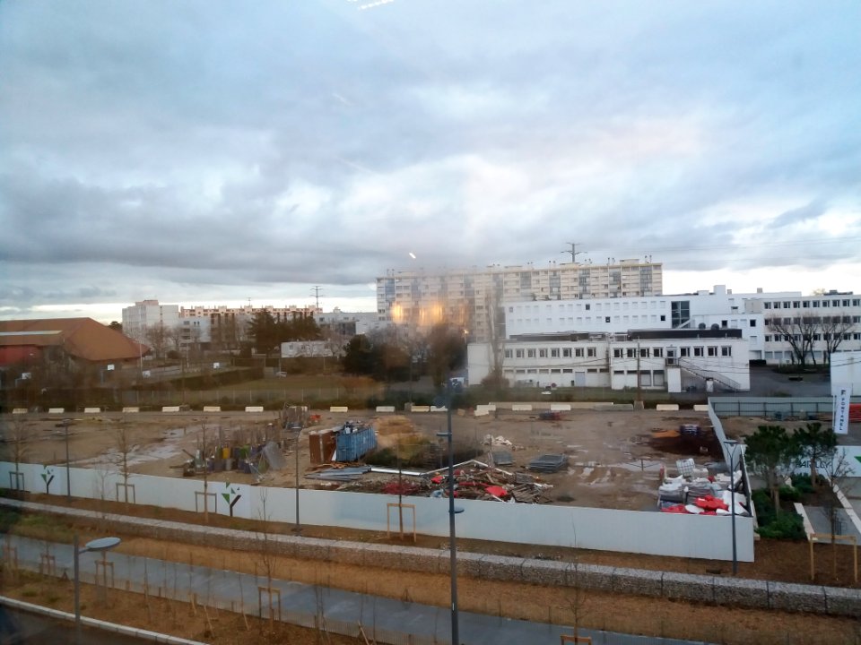 Vénissieux - Rue Simone Veil, vers l'est, depuis le magazin IKEA