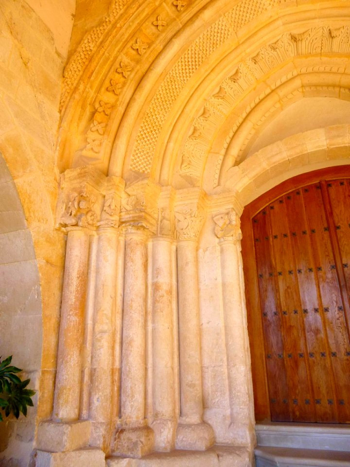 Vírgala Mayor - Iglesia de San Andrés, portada románica 03