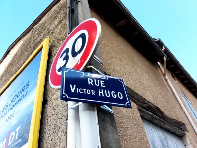 Vénissieux - Rue Victor Hugo, plaque