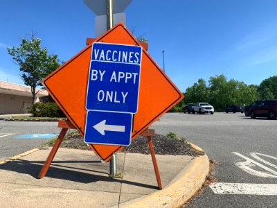 Vaccination location sign photo