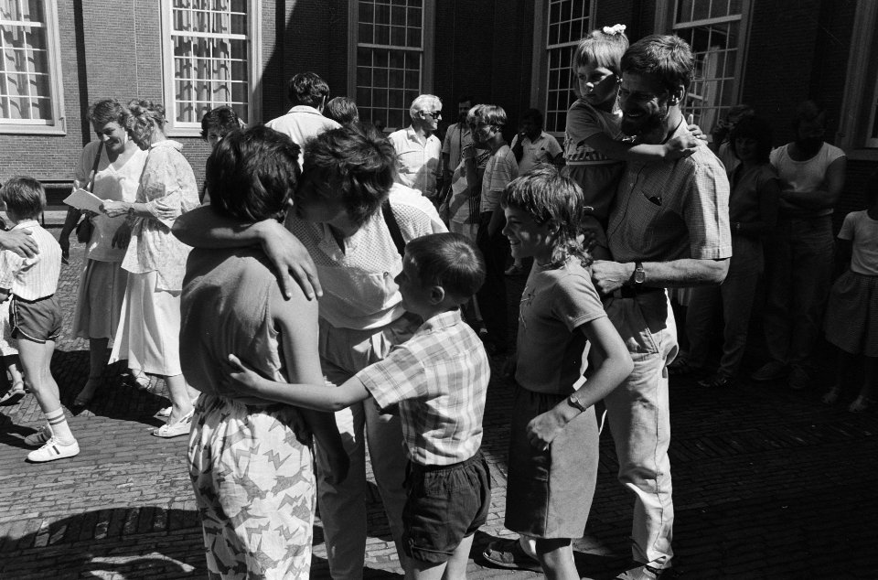Vakantie-pleegkinderen begroet door Prinses Margriet in Amsterdam Historisch Mus, Bestanddeelnr 933-7008