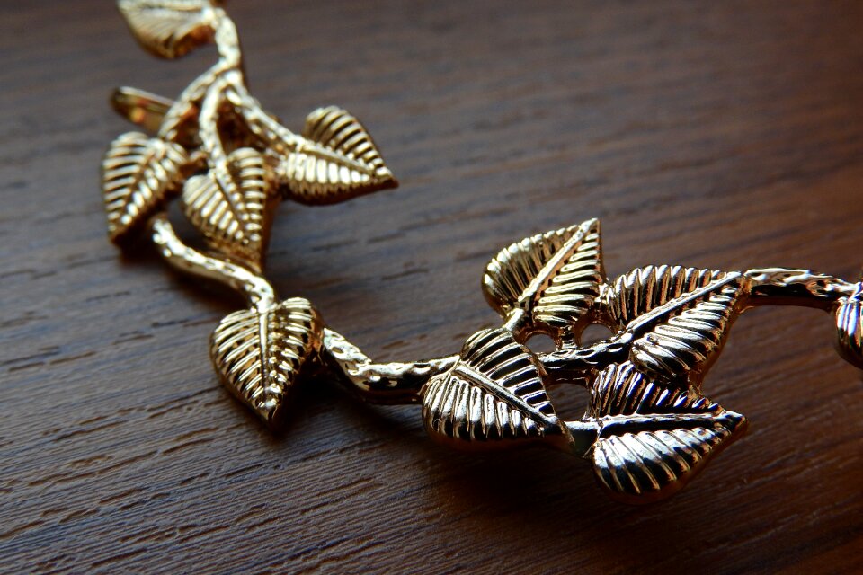 Big earrings gold twig with leaves golden tickets