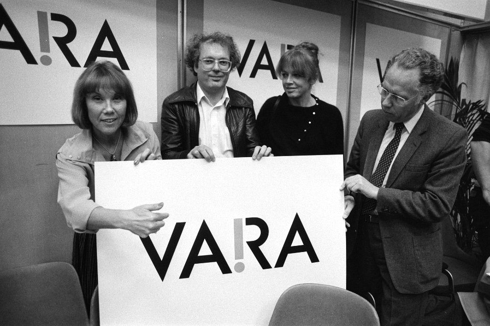 V.l.n.r. Letty Kosterman, Henk Spaan, Sonja Barend en voorzitter Albert van den , Bestanddeelnr 932-7133