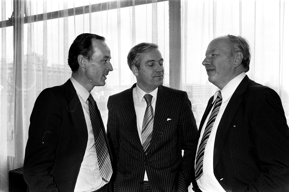 V.l.n.r. CHU voorzitter van Leeuwen , staatssecretaris Nooteboom (Financiën) en , Bestanddeelnr 930-5749