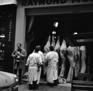 Verhandeling van vers vlees in Les Halles, Bestanddeelnr 254-0403