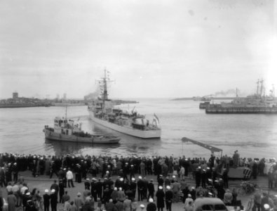 Vertrek Hr. Ms. Piet Hein naar Nieuw Guinea, Bestanddeelnr 909-8484
